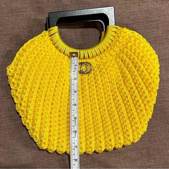 Shell Purse with wood handles - hand crocheted - Picture 5 of 7